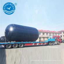 barco atracando guardabarros neumático de caucho marino utilizado para el muelle